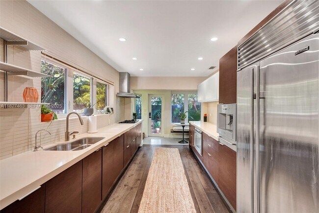 Building Photo - 669 NE 60th St