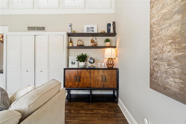 Building Photo - 5916 Sandhurst Ln