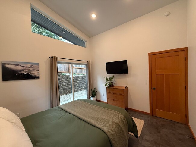 Building Photo - Furnished Modern Home for Rent – 2 Bedroom...