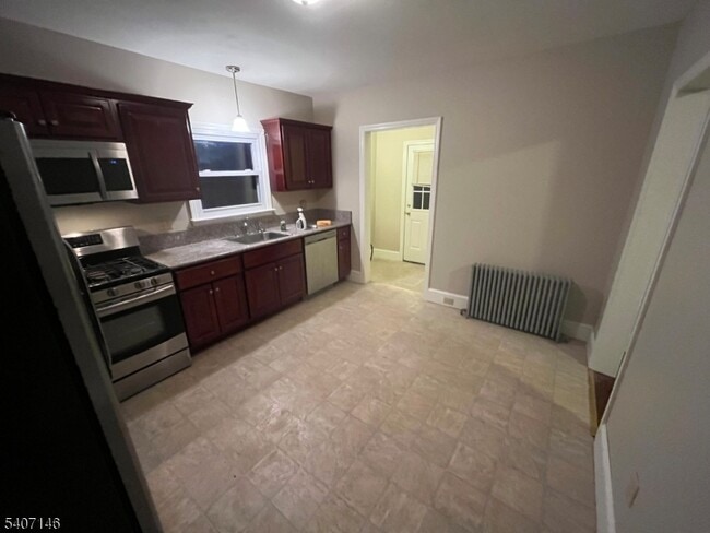 Building Photo - 94 Summit Ave