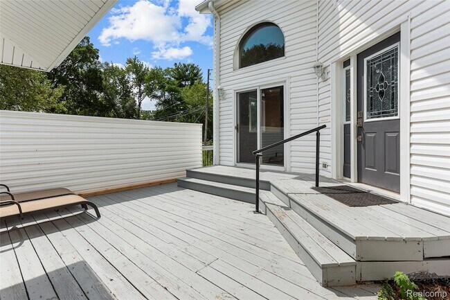 Building Photo - 6552 Orion Rd