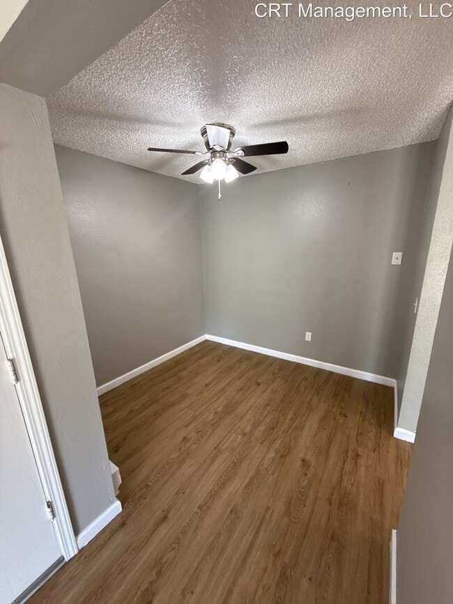 Building Photo - Updated 1 bedroom 1 bathroom first floor c...