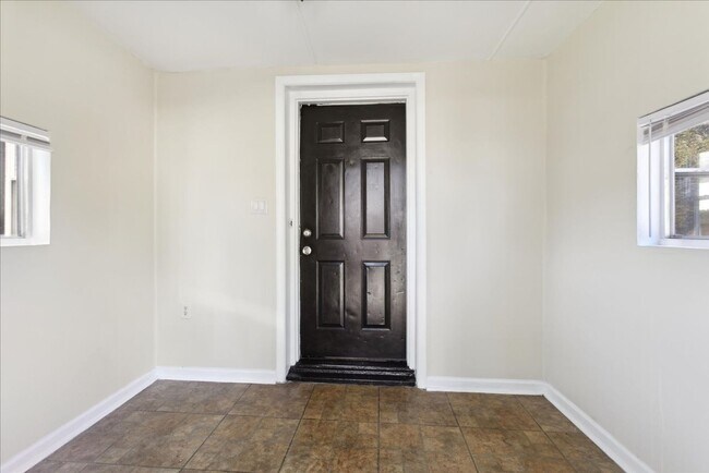 Building Photo - Downtown Newport News