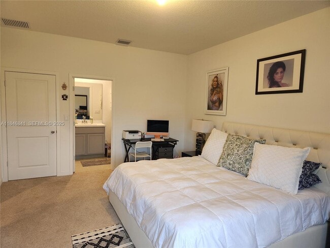 Building Photo - 880 NW 3rd Way