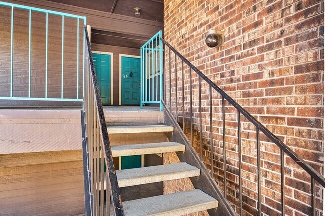 Building Photo - 1840 Burton Dr