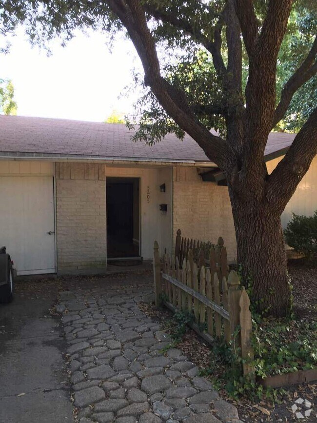 Building Photo - 3 Bedroom House in Garland, TX