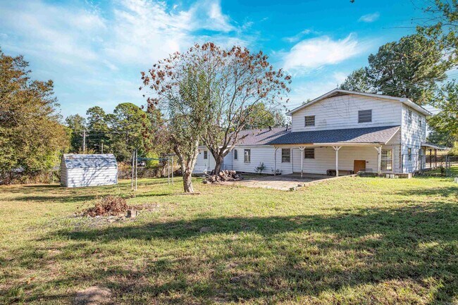 Building Photo - 917 N East St