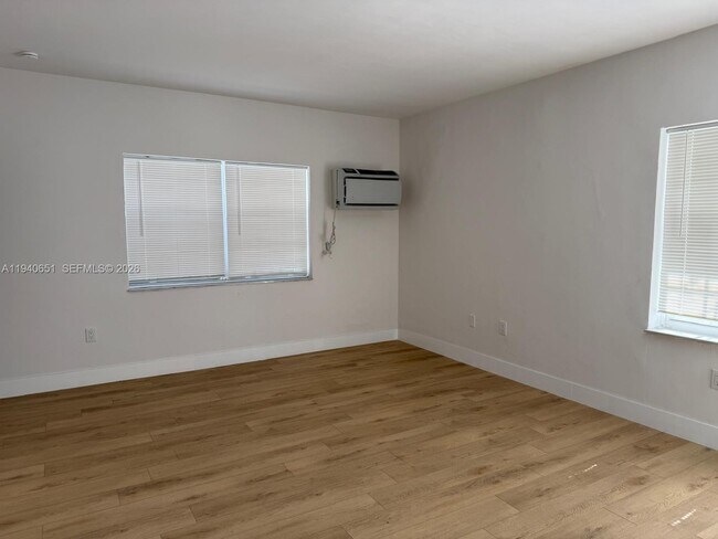 Building Photo - 7611 Harding Ave