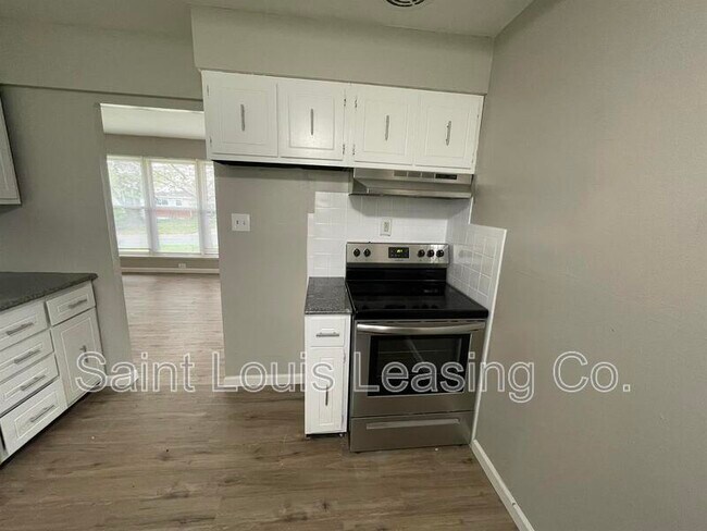 Building Photo - 145 Clearview Dr