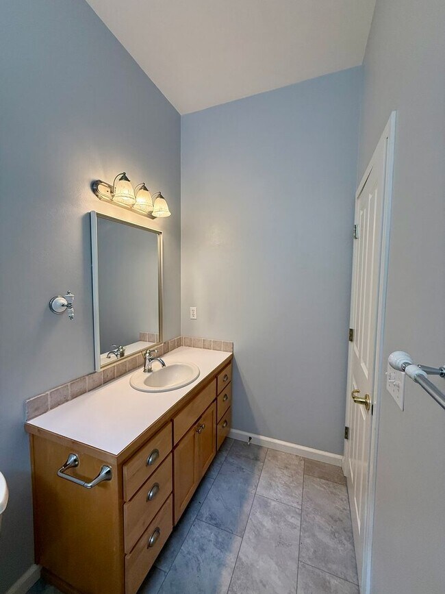 Building Photo - Single Level Cresent Meadows Home