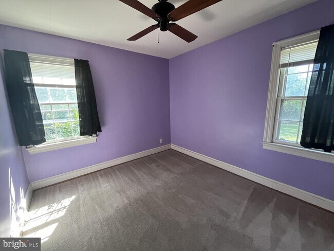 Building Photo - 4906 Hood Dr