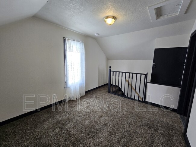 Building Photo - 304 N Nesbit Rd