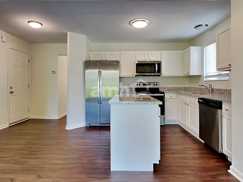 Building Photo - 10718 Anna Ln