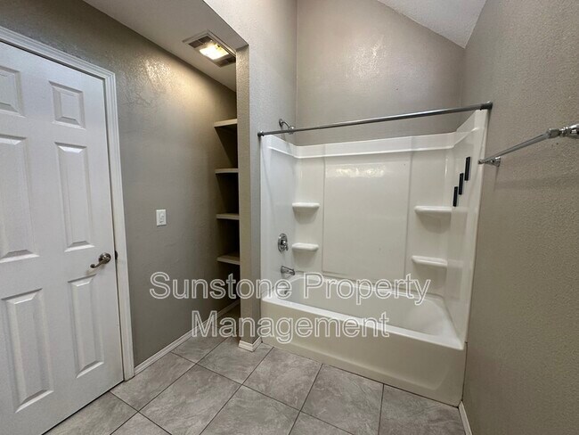 Building Photo - 12303 E 87th St N