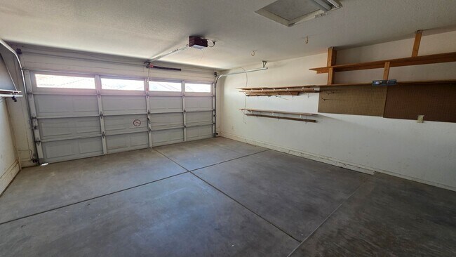 Building Photo - Newly Renovated 3 Bedroom 2 Bath