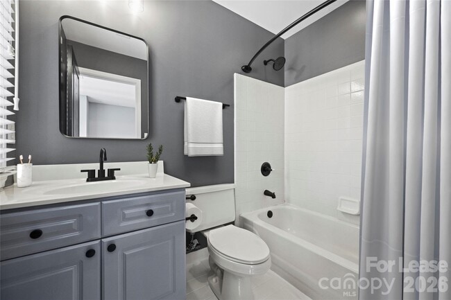 Building Photo - 343 W 7th St