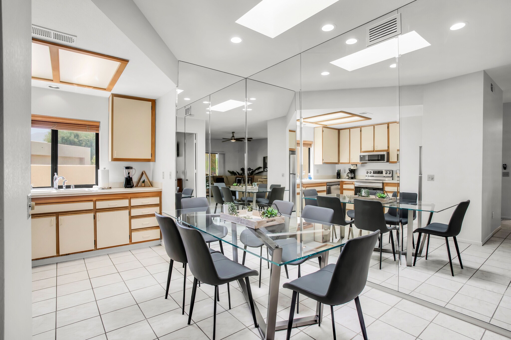 Dining - 29142 Isleta Ct