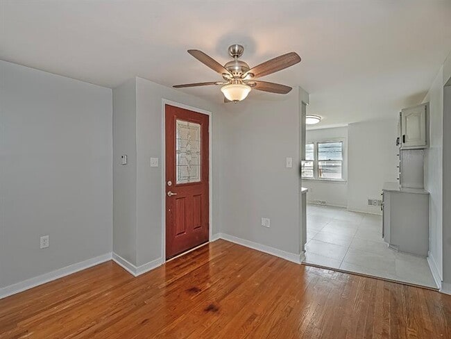 Building Photo - 2977 Chautauqua Dr