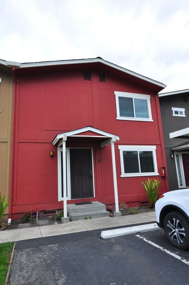 Building Photo - 532 Tyrella Ave