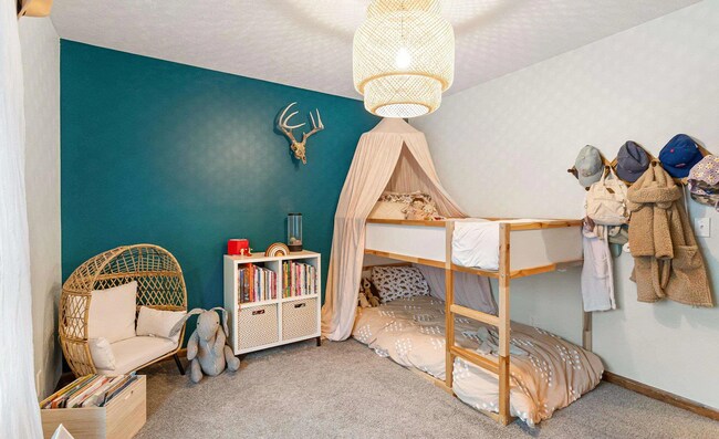 Building Photo - Gorgeous Millard Home!!