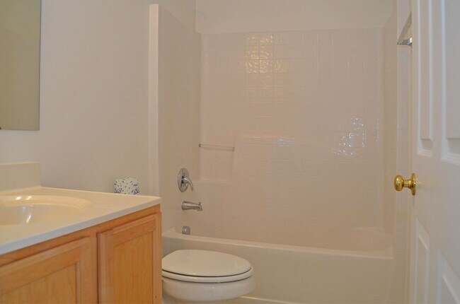 Building Photo - 87113 Kipling Dr