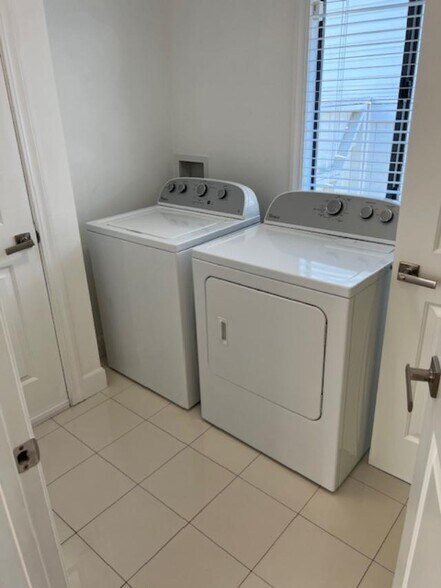 Laundry room with Whirlpool washer and gas dryer - 2812 Anchor Ave