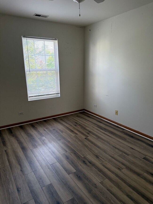 Building Photo - 830 County Line Rd