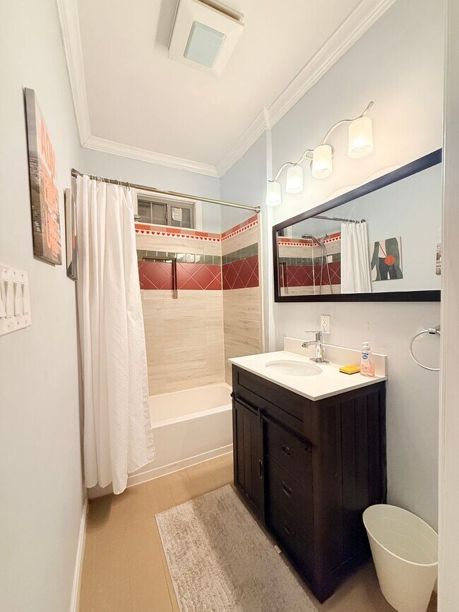 Building Photo - 941-941 Bayonne St