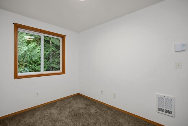 Building Photo - 1124 73rd Dr SE