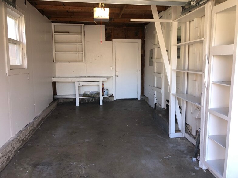 Building Photo - 1928 N Hood St