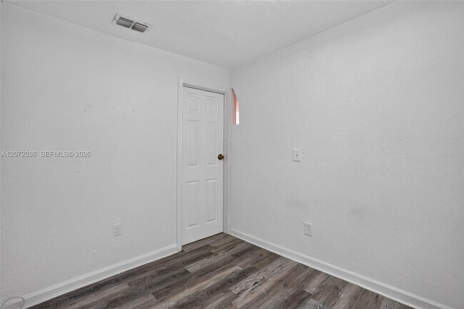 Building Photo - 3375 SW 29th Terrace