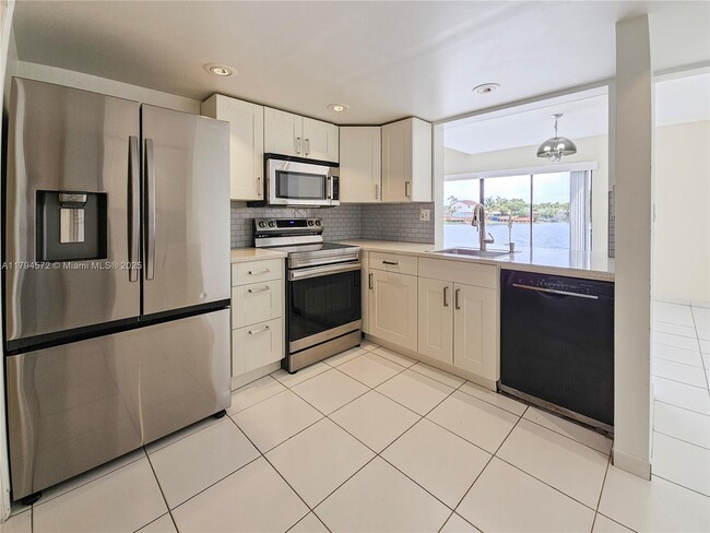 Building Photo - 1341 SW 124th Ct