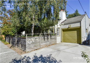 Building Photo - Urban oasis 3 bed updated 1939 Cape Cod home
