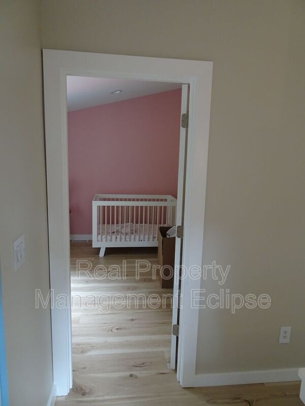 Building Photo - 4013 34th Ave S