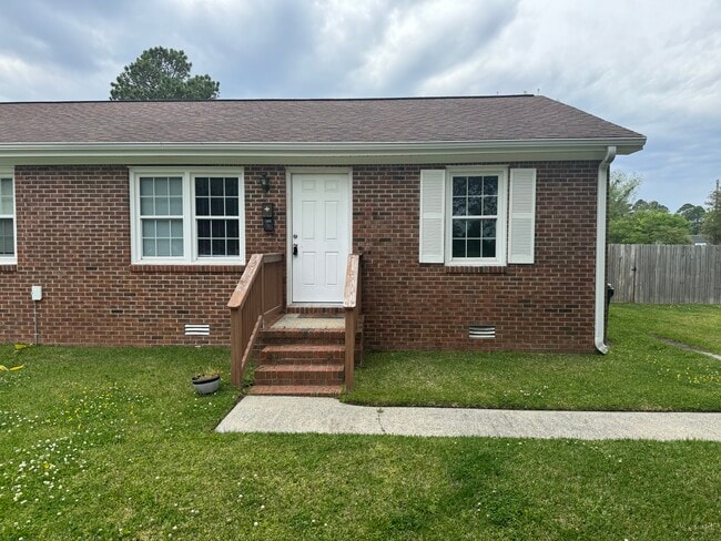 Primary Photo - 1207 Cherry Ln