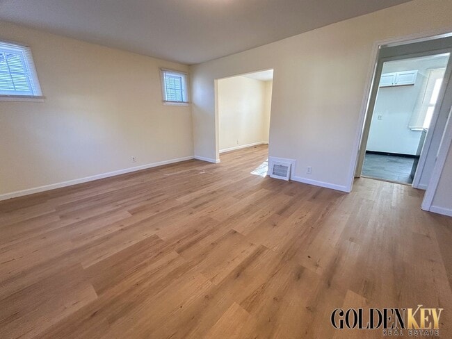 Building Photo - Westside 3 Bedroom