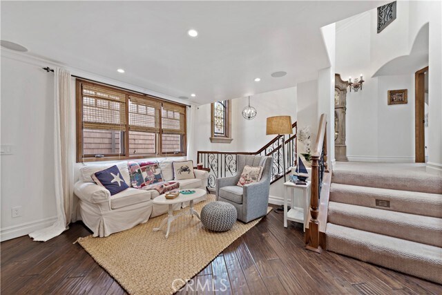 Building Photo - 2038 Miramar Dr