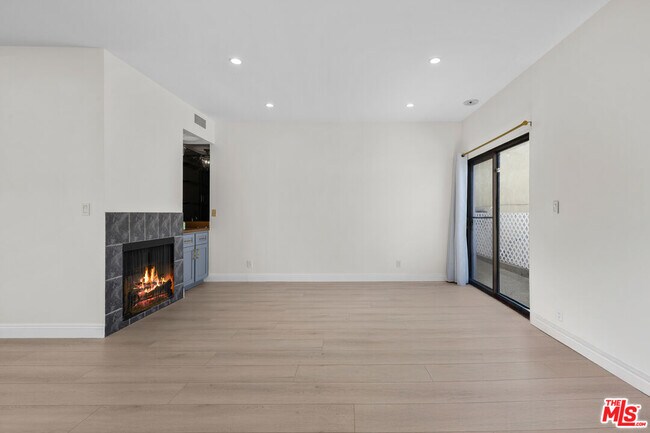 Building Photo - 1027 S Bedford St