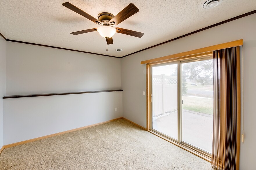 Building Photo - 1728 Ponderosa Ln