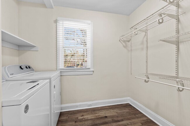 Building Photo - Spacious 1 Bedroom Duplex in Trinity Park, blocks from Duke! - Renovated & Pet Friendly