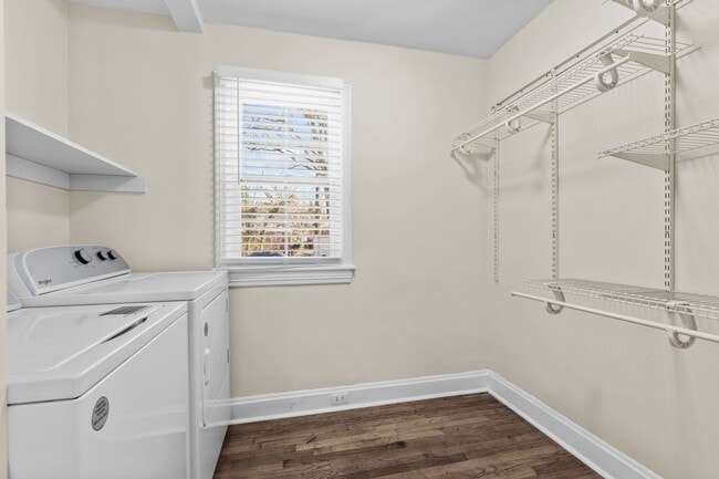Building Photo - Spacious 1 Bedroom Duplex in Trinity Park,...
