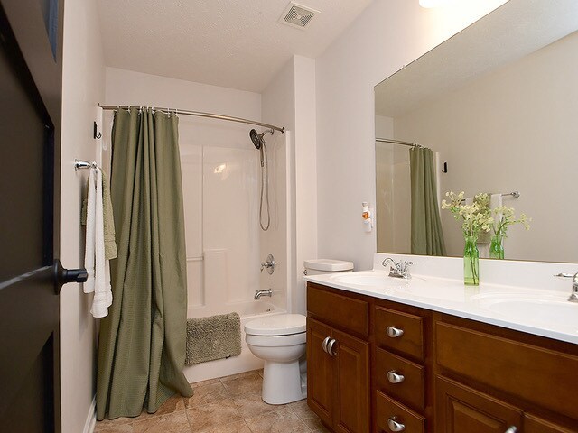 Building Photo - 14902 Mormon St