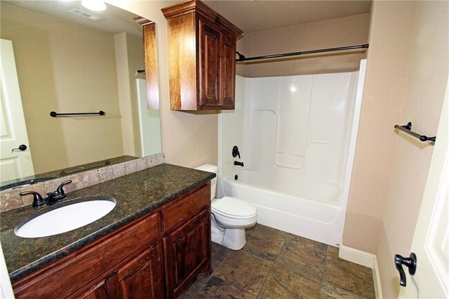 Building Photo - 3108 SW Oakleigh Rd