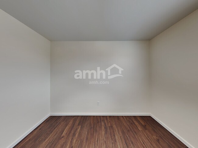 Building Photo - 854 E Artesia Pl