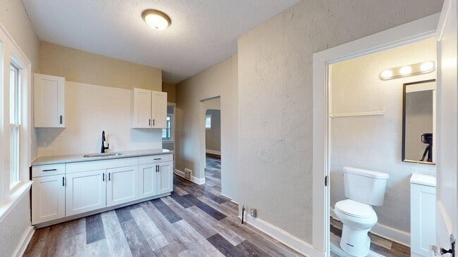 Building Photo - Edgewater Neighborhood - 3 bedroom - 2 Bat...