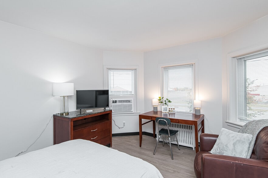 Primary Photo - The Graham