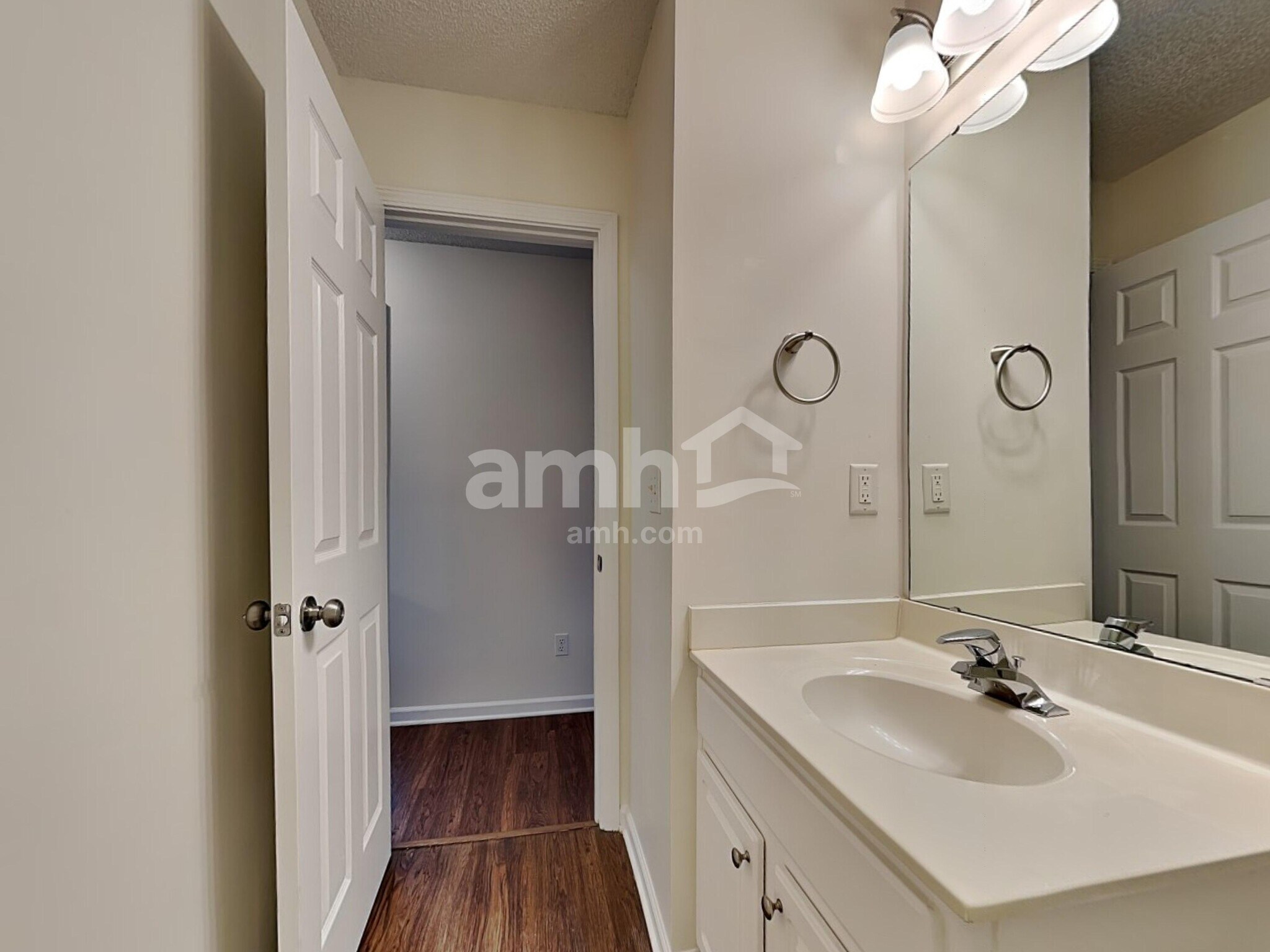 Building Photo - 6335 Dumont Ln