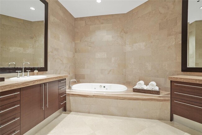 Building Photo - 5959 Collins Ave