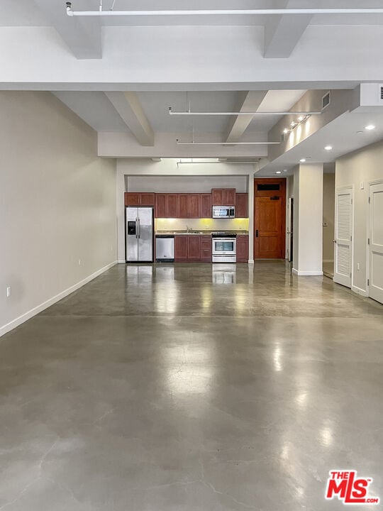 Building Photo - 315 W 5th St