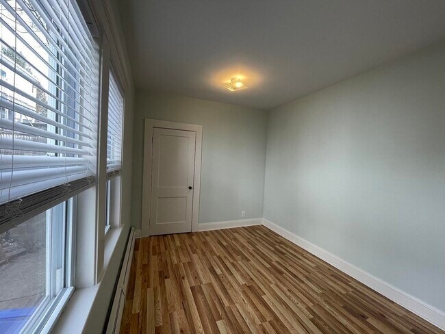 Building Photo - 6 Lexington St